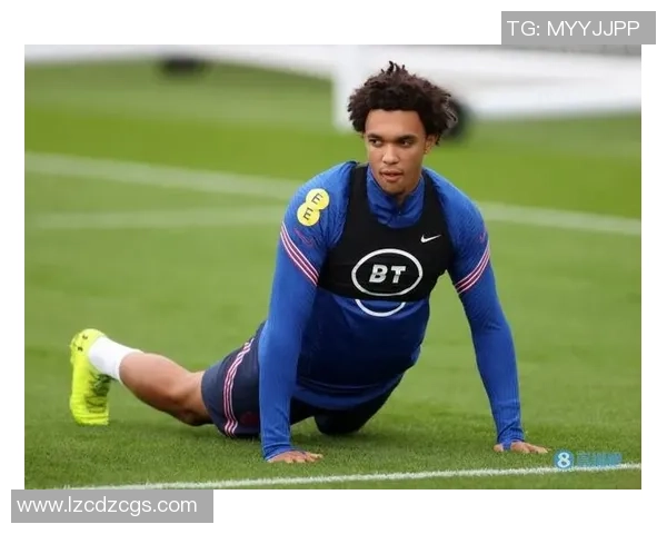 索内斯足球的魅力与战术解析：从球场到教练席的传奇之路